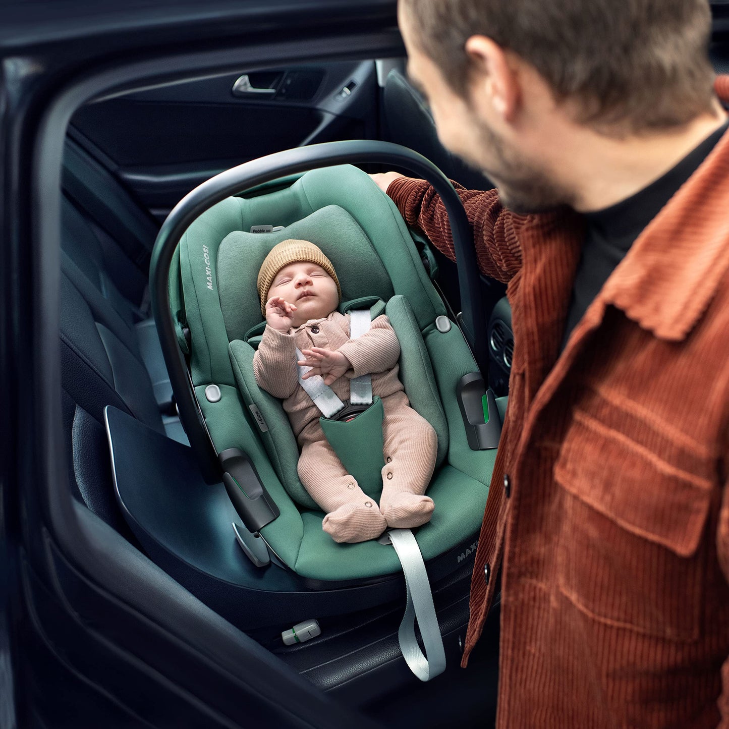 Maxi-Cosi FamilyFix 360 i-Size Base, Rotating Car Seat System, ISOFIX Station 360 Degrees, 0-4 Years (40-105 cm), FlexiSpin Rotation with One Hand, TravelSafe Rotation Control, Click & Go Black